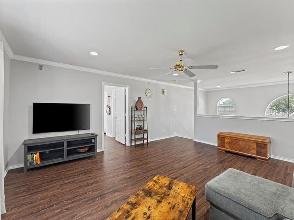 906  Parkhill Drive , Mansfield Texas 76063