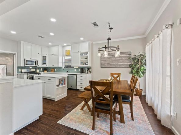 906  Parkhill Drive , Mansfield Texas 76063