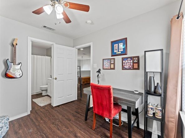 906  Parkhill Drive , Mansfield Texas 76063