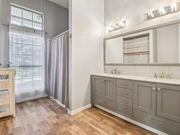 824  Greenridge Drive , Arlington Texas 76017