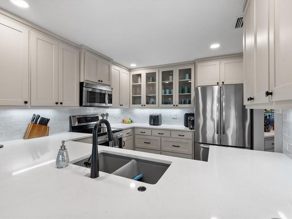 2106  Reflection Bay Drive , Arlington Texas 76013