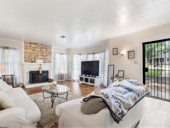3029  Mecca  , Fort Worth Texas 76119