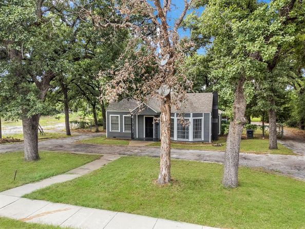3029  Mecca  , Fort Worth Texas 76119