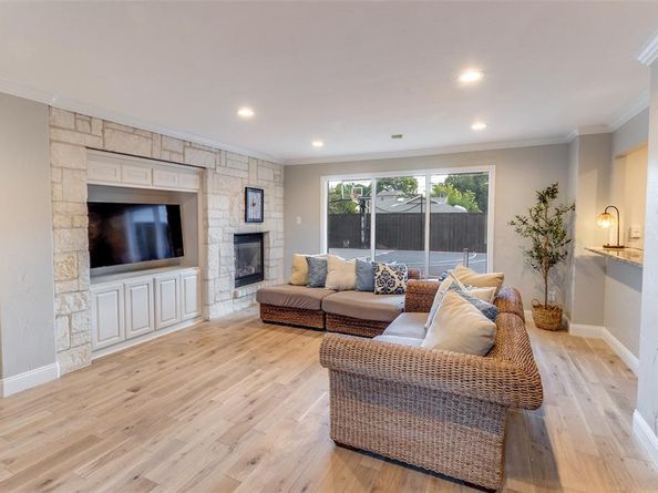 7040  Oakbluff Drive , Dallas Texas 75254