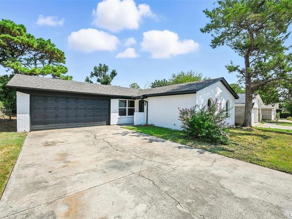 1613  White Oak Court , Denton Texas 76209