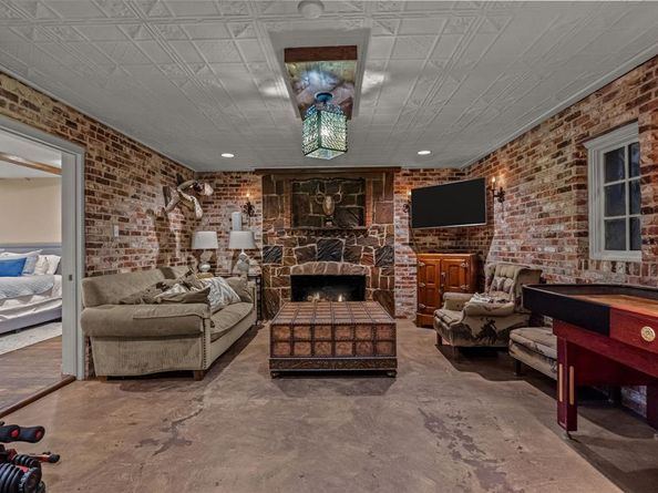425  Crestwood Drive , Fort Worth Texas 76107