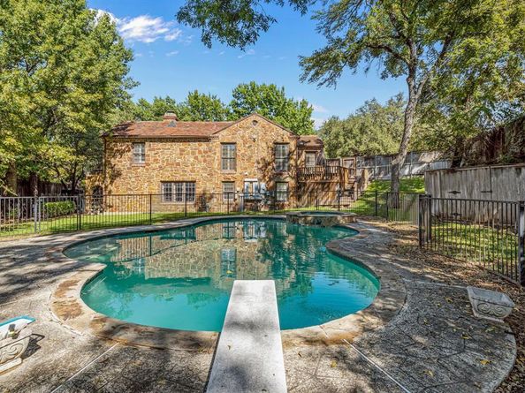425  Crestwood Drive , Fort Worth Texas 76107