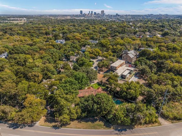 425  Crestwood Drive , Fort Worth Texas 76107