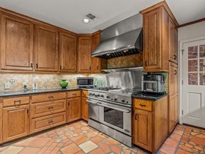 425  Crestwood Drive , Fort Worth Texas 76107
