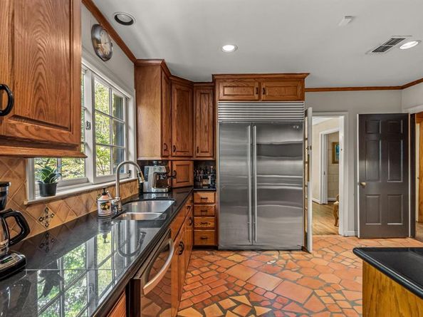 425  Crestwood Drive , Fort Worth Texas 76107