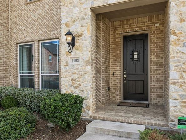 1908  Melinda Lane , Farmers Branch Texas 75234