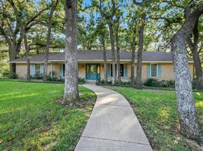 924  Ridgecrest Circle , Denton Texas 76205