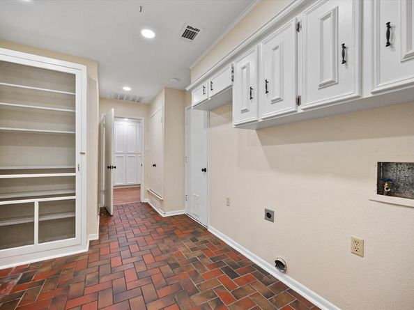 5116  Hidden Oaks Lane , Arlington Texas 76017