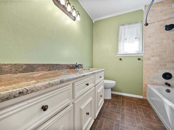 5116  Hidden Oaks Lane , Arlington Texas 76017