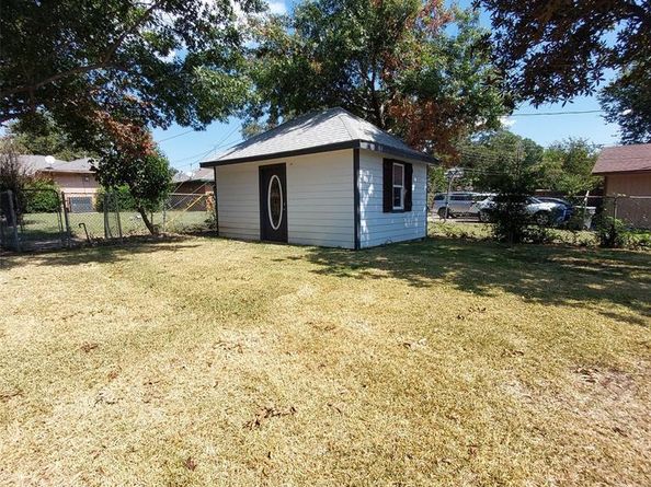 1253  Willow Glen Drive , Dallas Texas 75232
