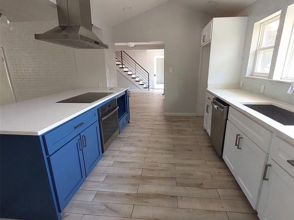 1253  Willow Glen Drive , Dallas Texas 75232