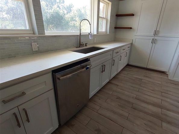 1253  Willow Glen Drive , Dallas Texas 75232
