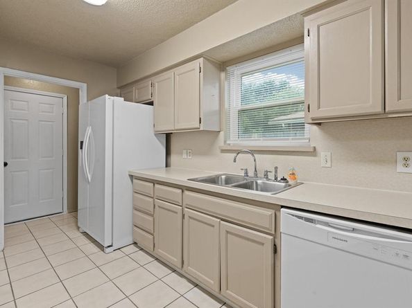 5123  Trail Dust Lane , Arlington Texas 76017