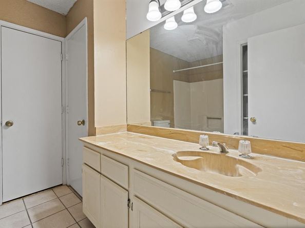 5123  Trail Dust Lane , Arlington Texas 76017