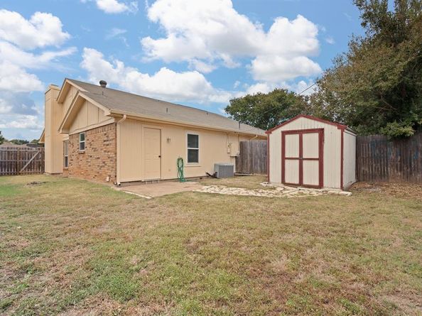 5123  Trail Dust Lane , Arlington Texas 76017