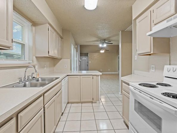 5123  Trail Dust Lane , Arlington Texas 76017