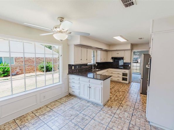 1710  Kingsborough Drive , Arlington Texas 76015