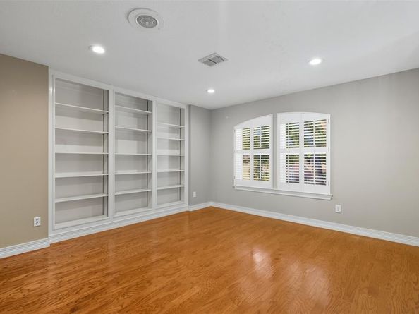 6813  Savannah Lane , Fort Worth Texas 76132
