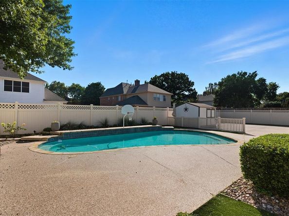 6813  Savannah Lane , Fort Worth Texas 76132