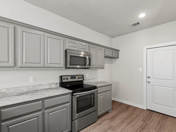 9930  Ironhorse Drive , Dallas Texas 75227