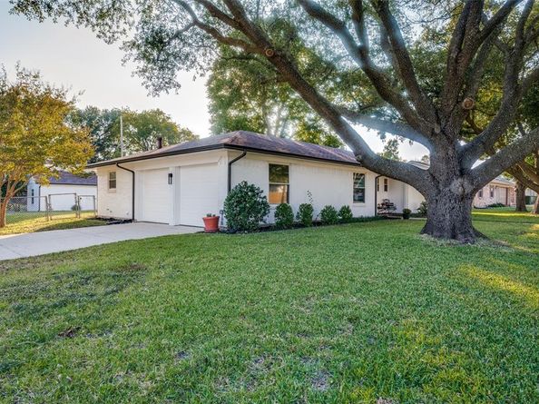 810  Darnell Avenue , Benbrook Texas 76126