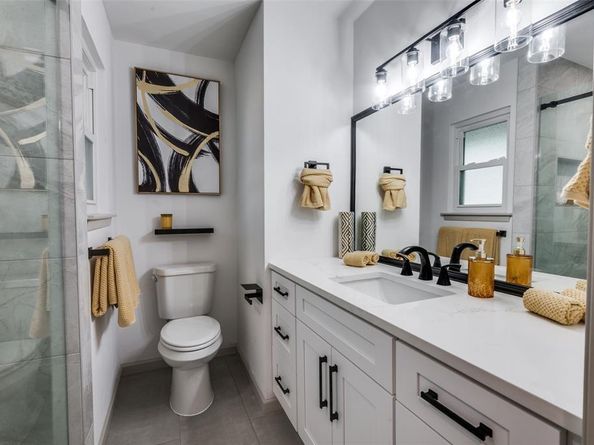 810  Darnell Avenue , Benbrook Texas 76126