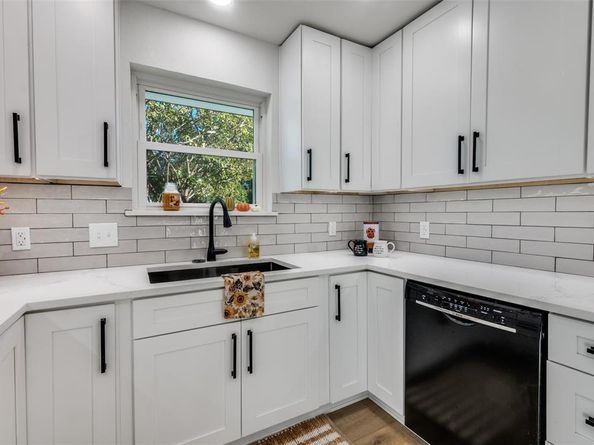 810  Darnell Avenue , Benbrook Texas 76126