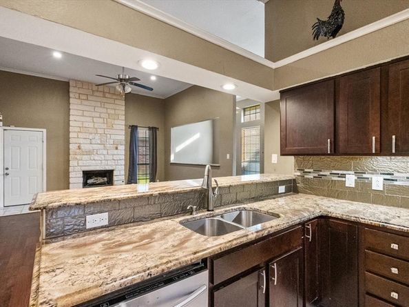 602  Aviary Drive , DeSoto Texas 75115