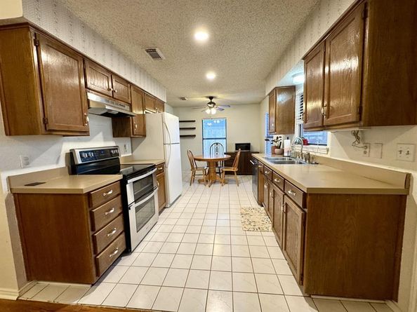 2308  Sundrop Court , Fort Worth Texas 76108