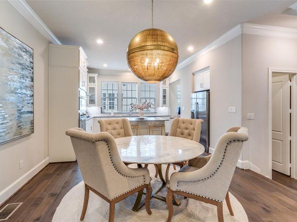 7333  Valley View Lane  502, Dallas Texas 75240