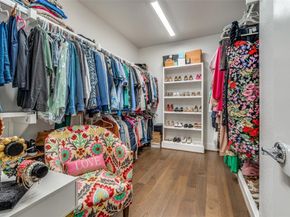 7333  Valley View Lane  502, Dallas Texas 75240