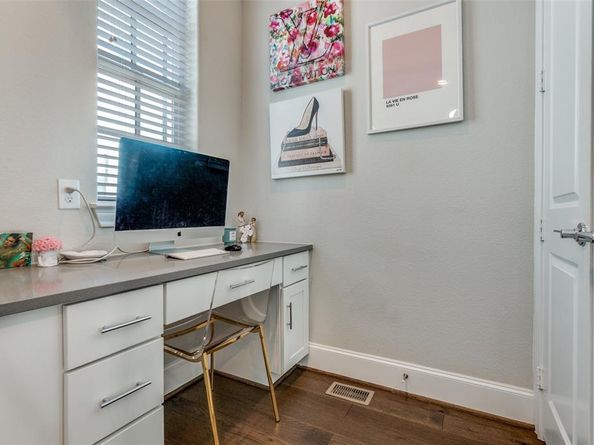 7333  Valley View Lane  502, Dallas Texas 75240