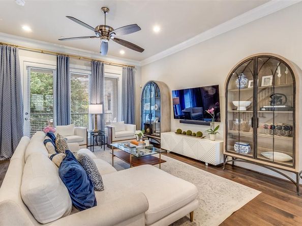 7333  Valley View Lane  502, Dallas Texas 75240