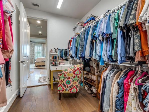 7333  Valley View Lane  502, Dallas Texas 75240