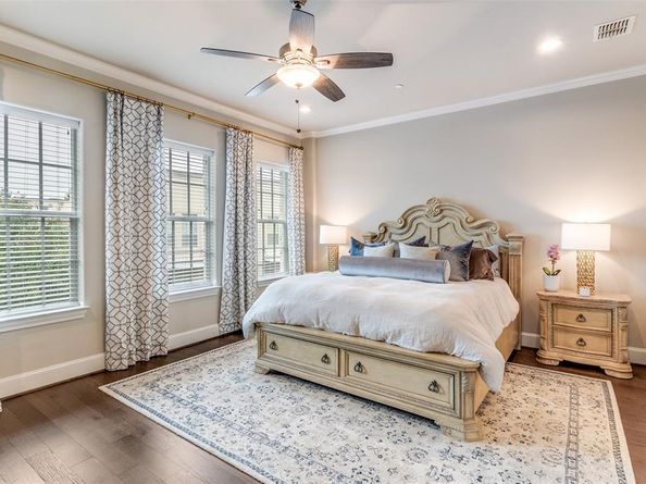 7333  Valley View Lane  502, Dallas Texas 75240