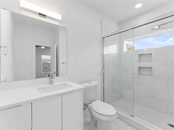 2513  Crossman Avenue , Dallas Texas 75212