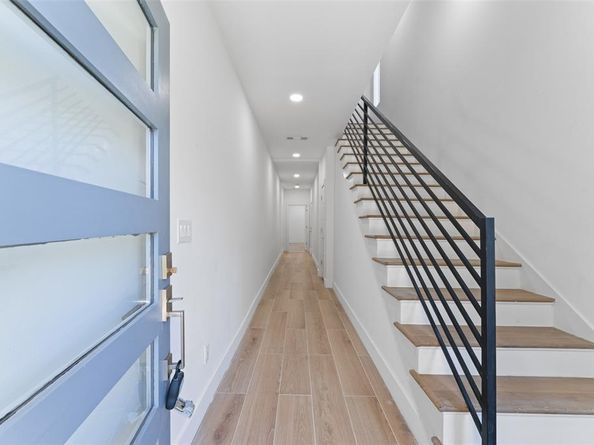 2513  Crossman Avenue , Dallas Texas 75212