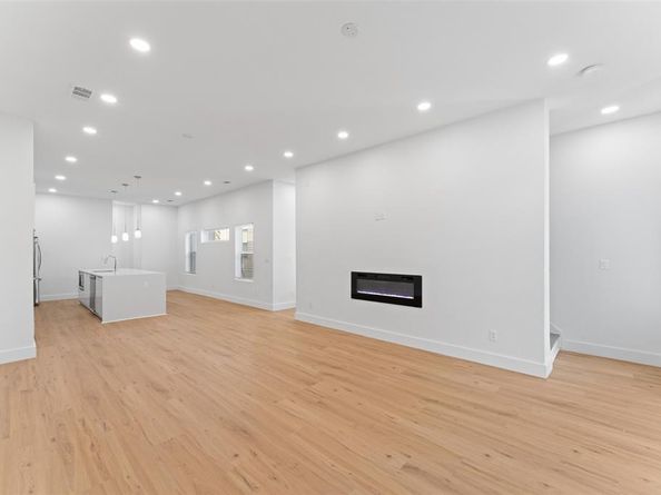 2513  Crossman Avenue , Dallas Texas 75212