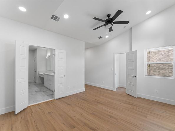 2513  Crossman Avenue , Dallas Texas 75212