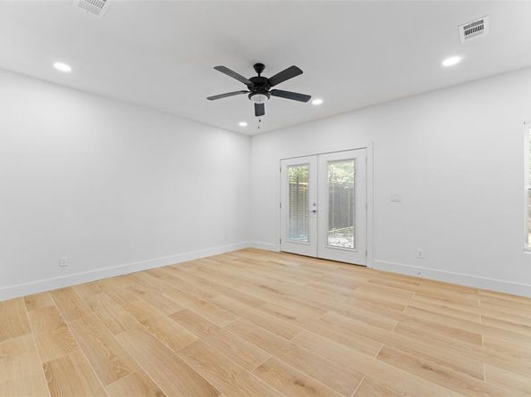 2513  Crossman Avenue , Dallas Texas 75212