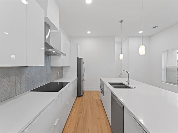 2513  Crossman Avenue , Dallas Texas 75212