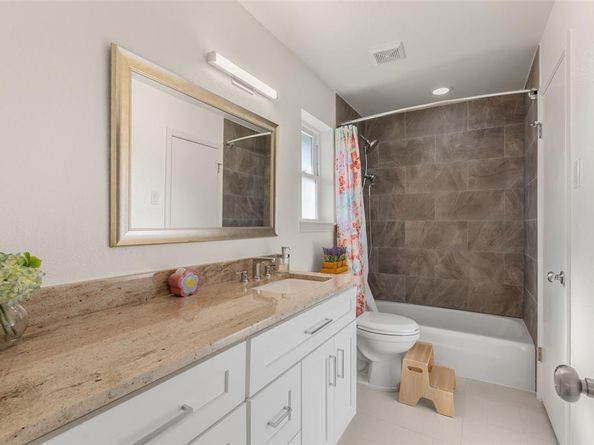 5611  Hillcroft Street , Dallas Texas 75227