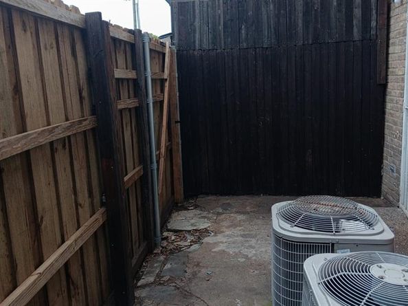 3240  Lombardy Lane  102, Dallas Texas 75220