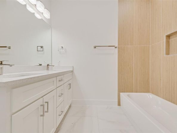 219 W Yarmouth Street , Dallas Texas 75208