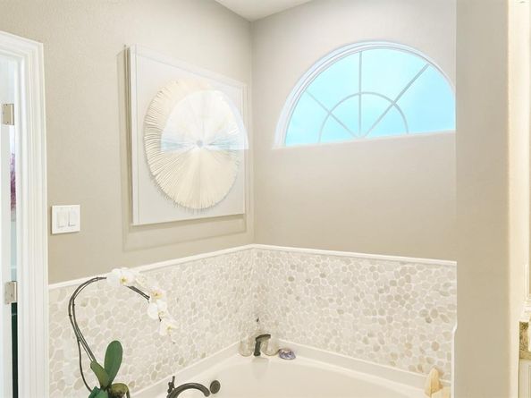 1902  LeaCrest Drive , Dallas Texas 75216